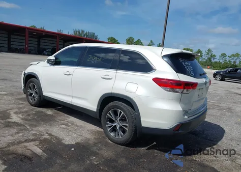 2019 Toyota Highlander Le z USA, uszkodzony, nr VIN 5TDBZRFH5KS718739